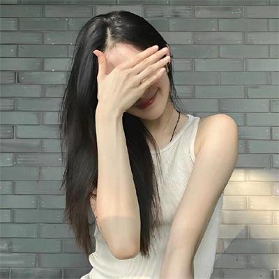 校服的裙摆